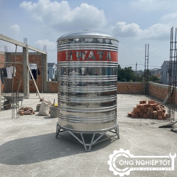 Bồn nước inox đứng 1500L lắp đặt ở công trình dân dụng – Công Nghiệp Tốt